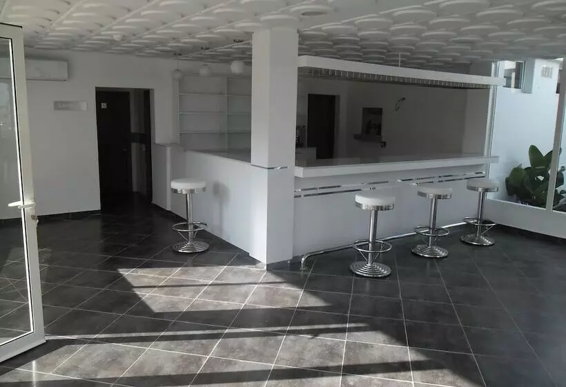 酒店 Hôtel Lyla Confort