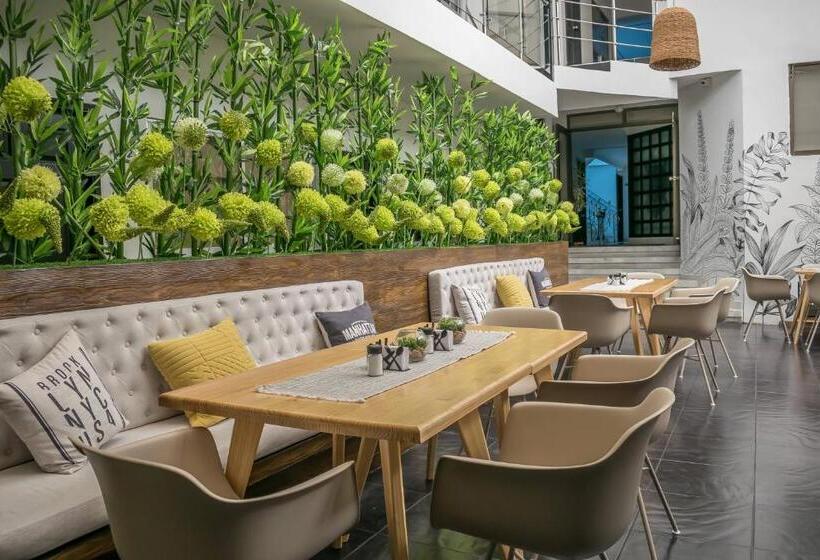 Hotel Montes De La Castellana