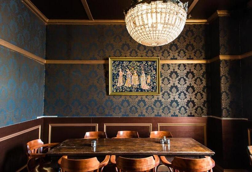 Shakespeare Hotel Surry Hills