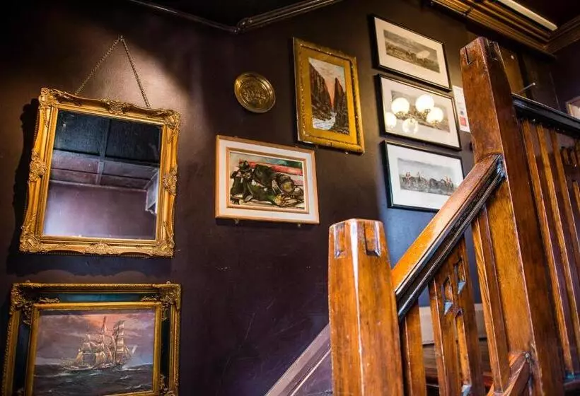 Shakespeare Hotel Surry Hills