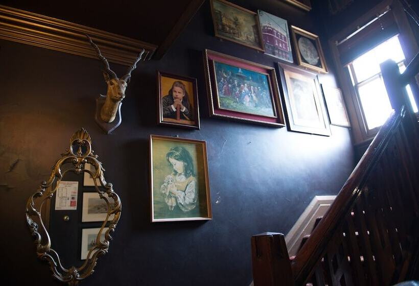 Shakespeare Hotel Surry Hills