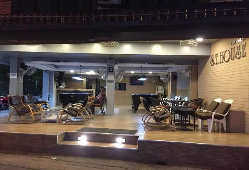 酒店 St House