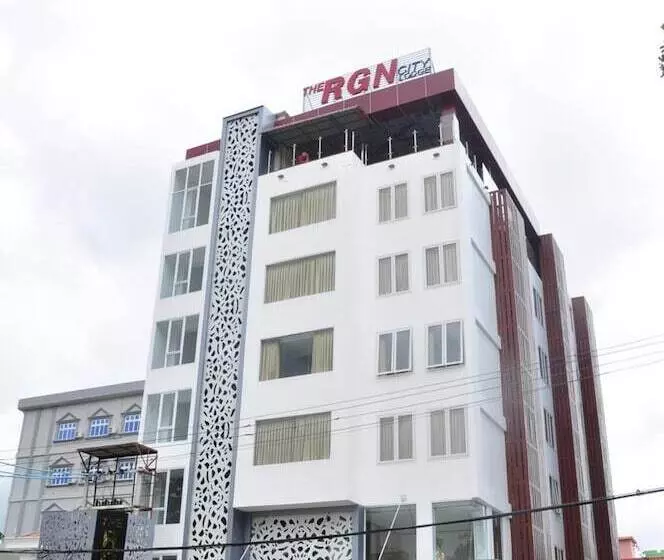 Hotelli The Rgn City Lodge