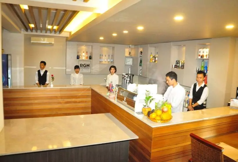 Hotelli The Rgn City Lodge