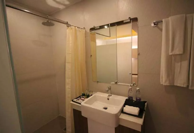 Hotelli The Rgn City Lodge