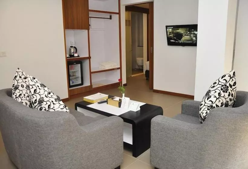 Hotelli The Rgn City Lodge