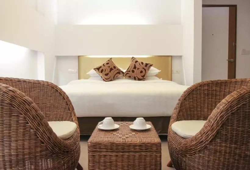 Hotelli The Rgn City Lodge