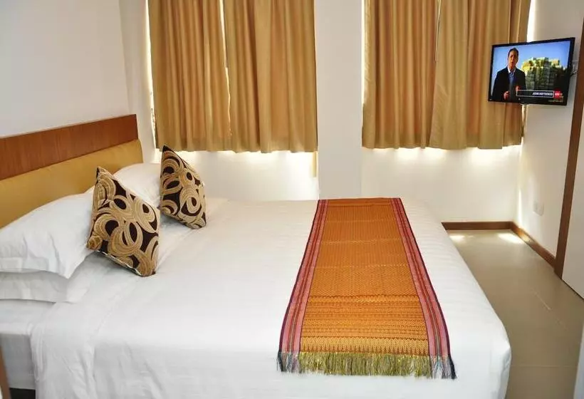 Hotelli The Rgn City Lodge