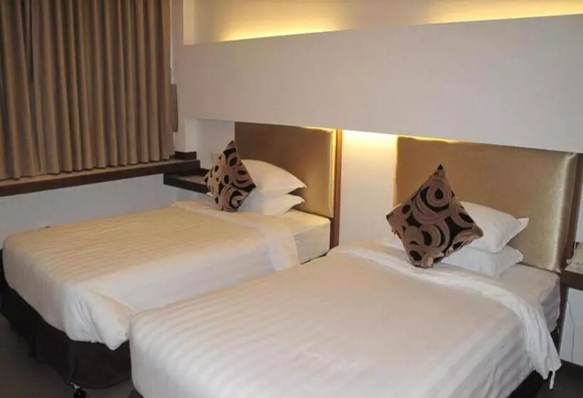 Hotelli The Rgn City Lodge