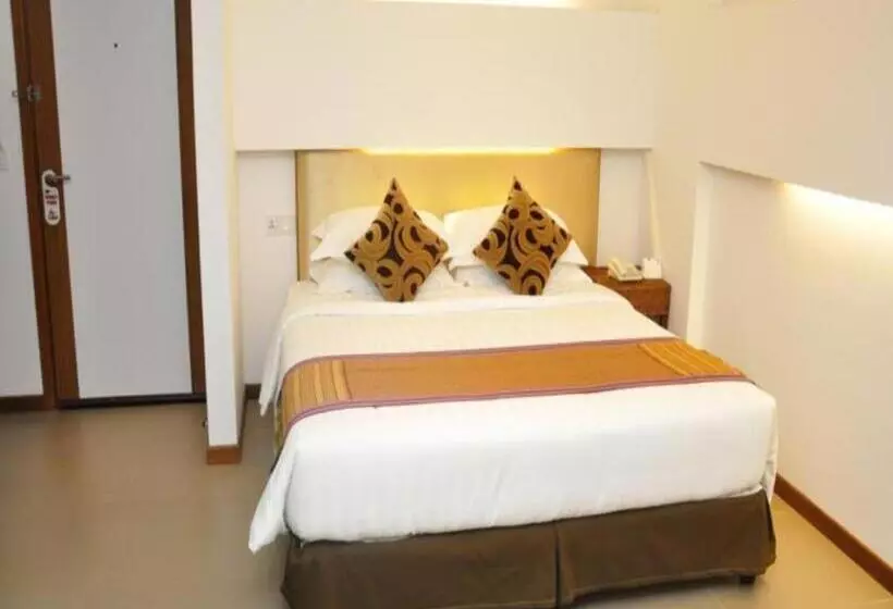 Hotelli The Rgn City Lodge