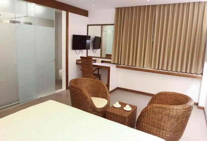 Hotelli The Rgn City Lodge