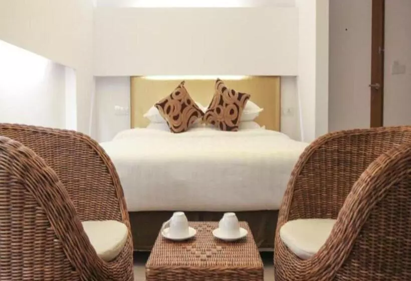 Hotelli The Rgn City Lodge