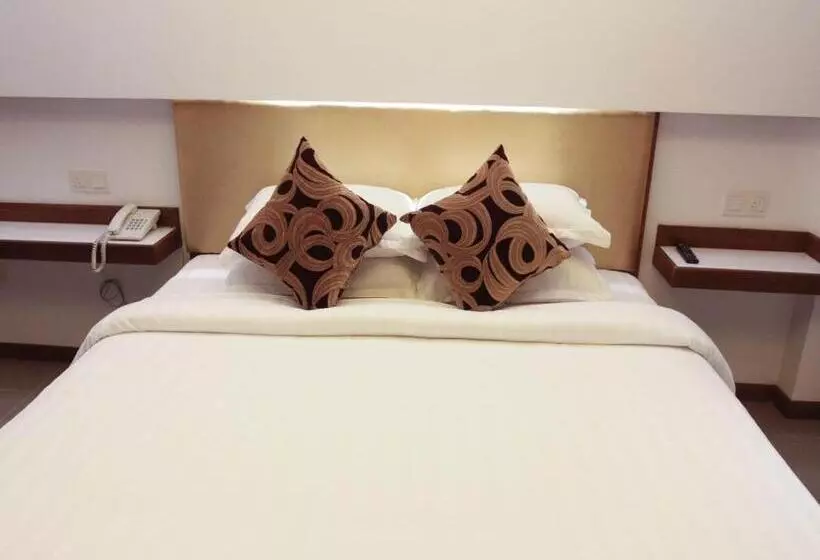 Hotelli The Rgn City Lodge