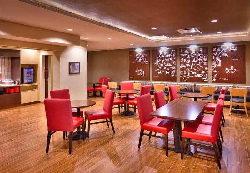 فندق Towneplace Suites By Marriott Dickinson