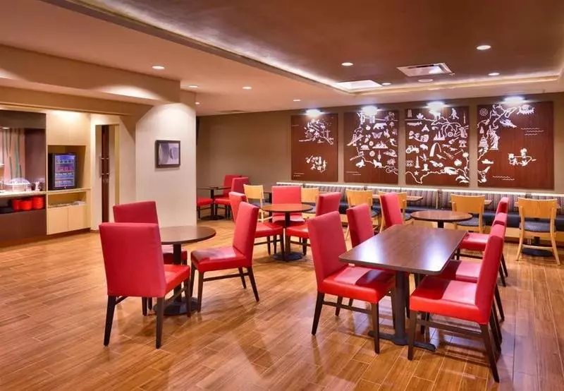 فندق Towneplace Suites By Marriott Dickinson