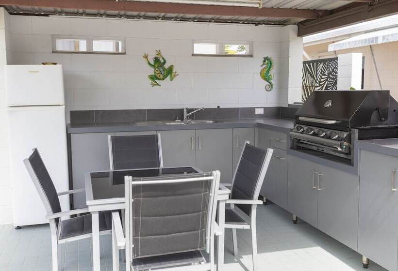 Palm View Holiday Apartments