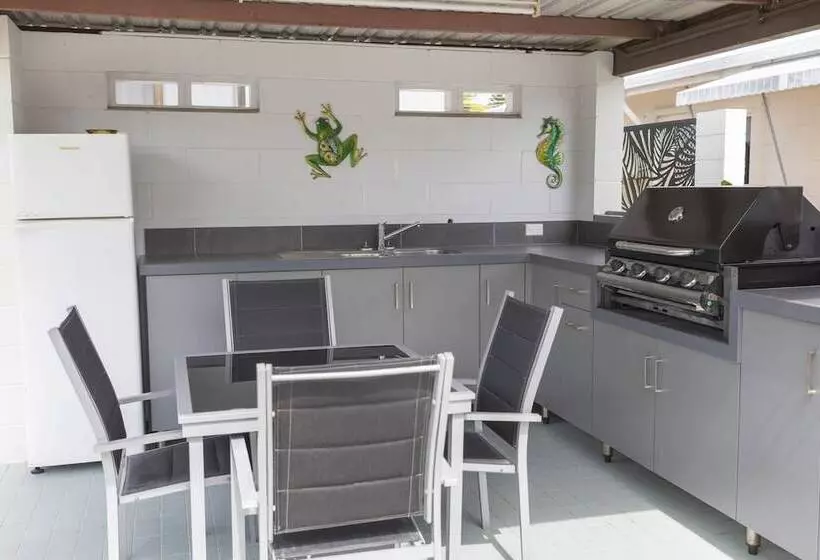 Palm View Holiday Apartments