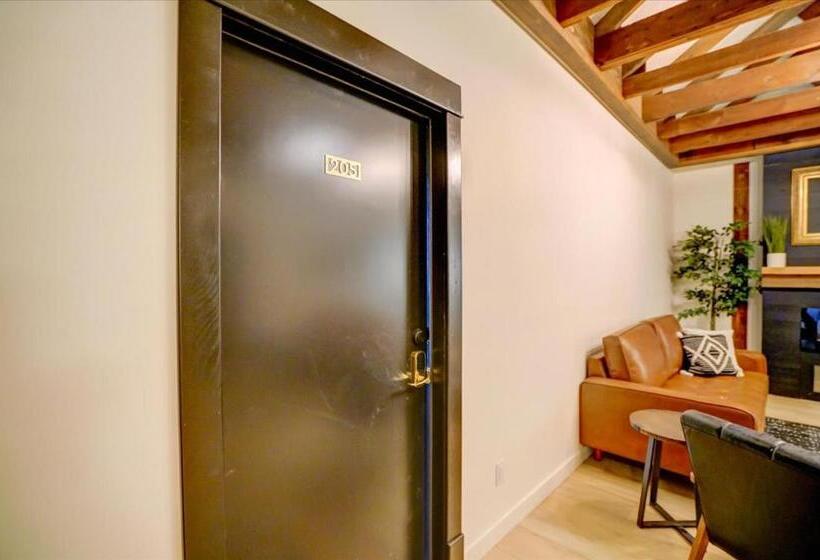 Общежитие 205 Queen Suite