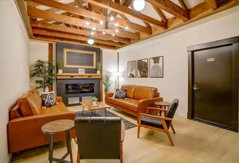 ユースホステル 205   Queen Suite