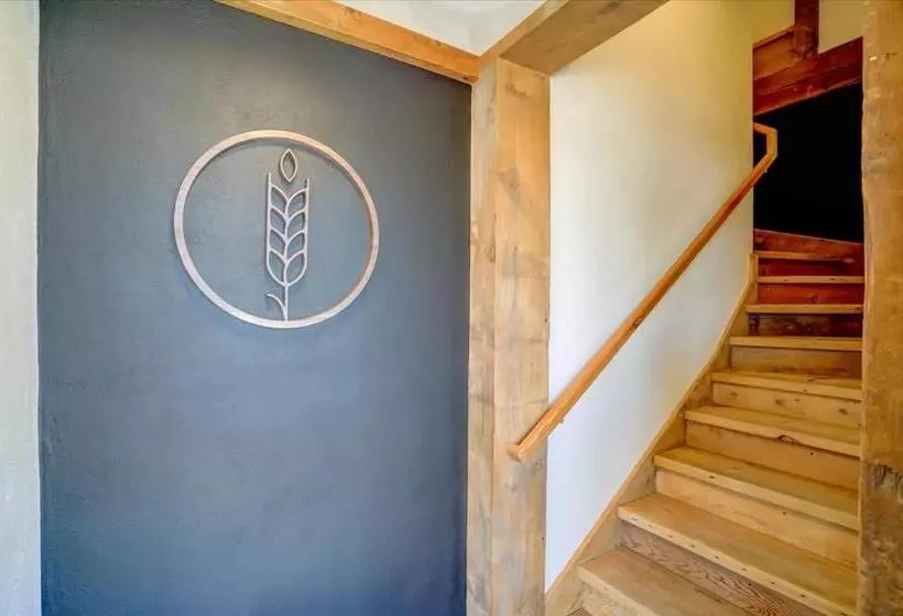 ユースホステル 205   Queen Suite