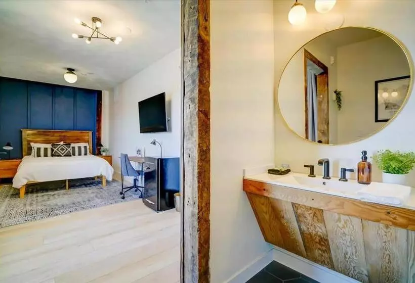 ユースホステル 205   Queen Suite