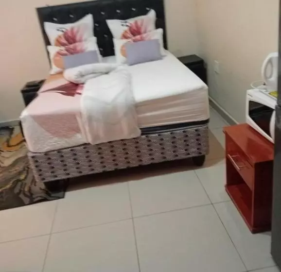 ベッドアンドブレックファースト Rz. Guesthouse Mafikeng