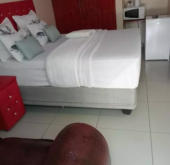 ベッドアンドブレックファースト Rz. Guesthouse Mafikeng