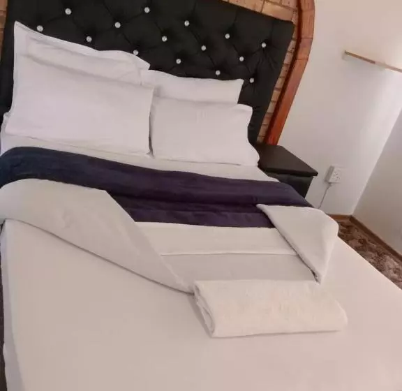 ベッドアンドブレックファースト Rz. Guesthouse Mafikeng