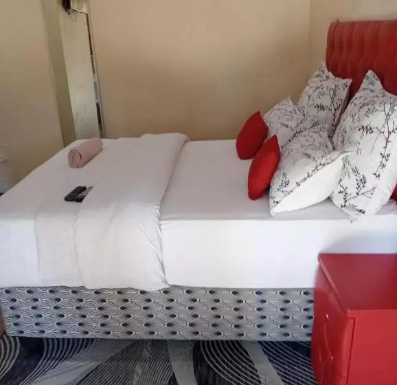 ベッドアンドブレックファースト Rz. Guesthouse Mafikeng