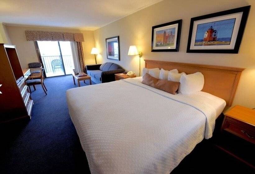 هتل Grand Mackinaw Beachfront And Waterpark