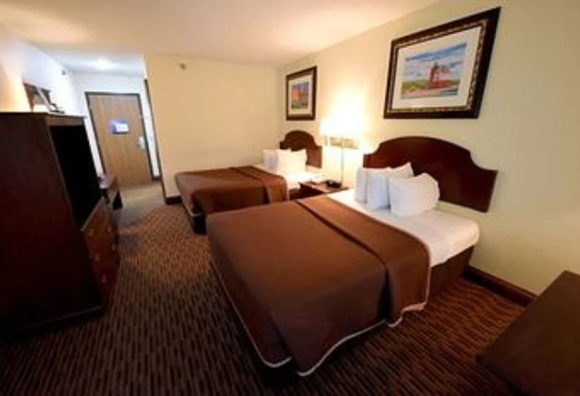 هتل Grand Mackinaw Beachfront And Waterpark