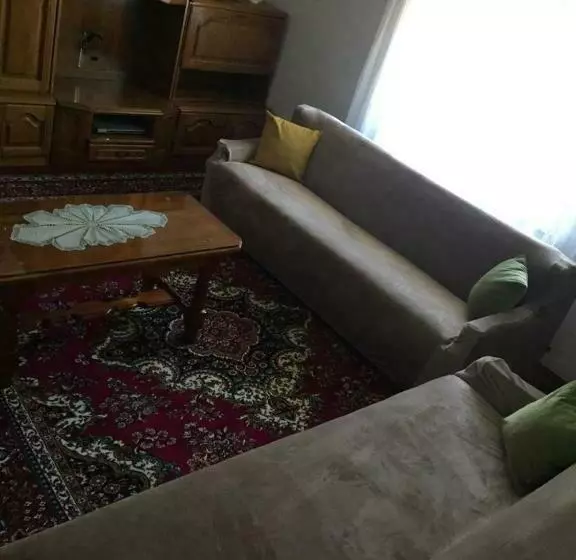 تختخواب و صبحانه Guest House Vuthaj