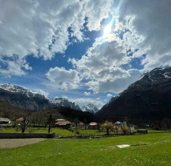 تختخواب و صبحانه Guest House Vuthaj