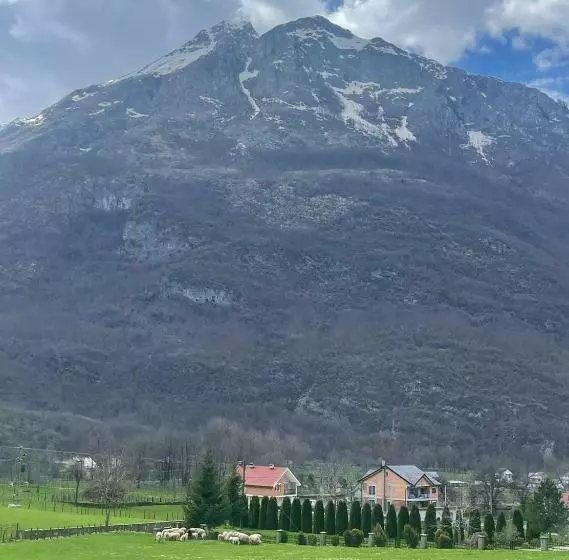 تختخواب و صبحانه Guest House Vuthaj