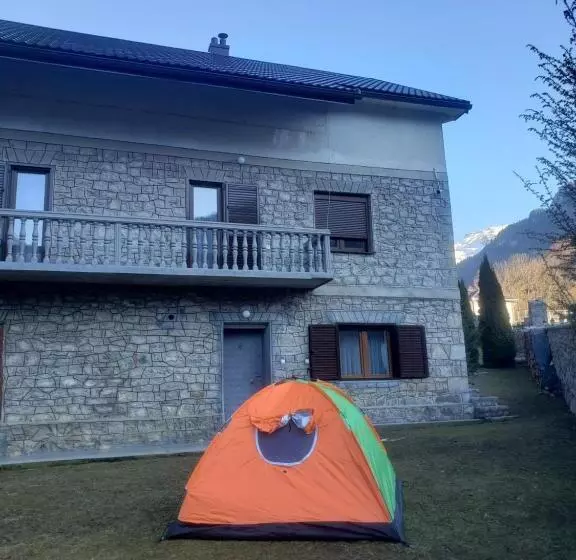 تختخواب و صبحانه Guest House Vuthaj