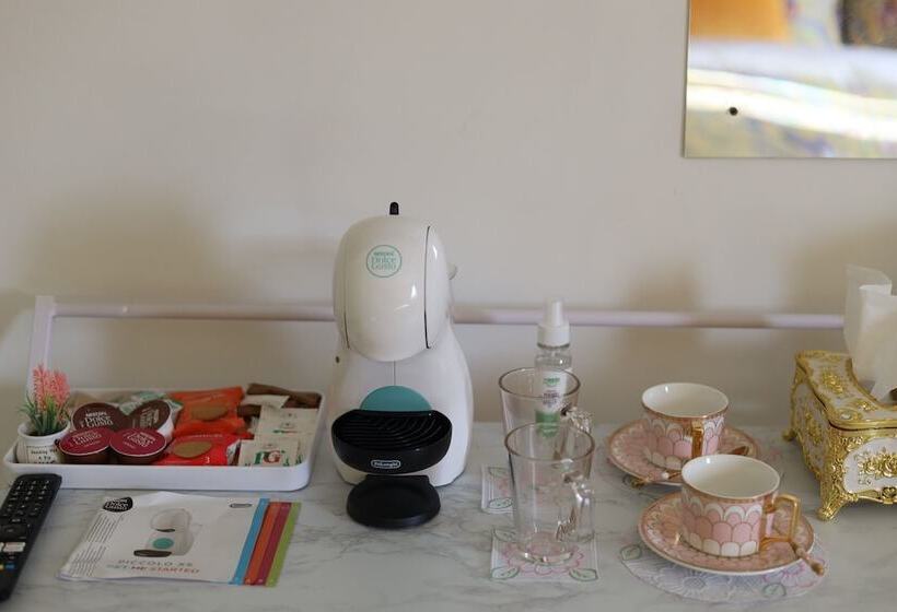 旅馆 The Evergreen Inn