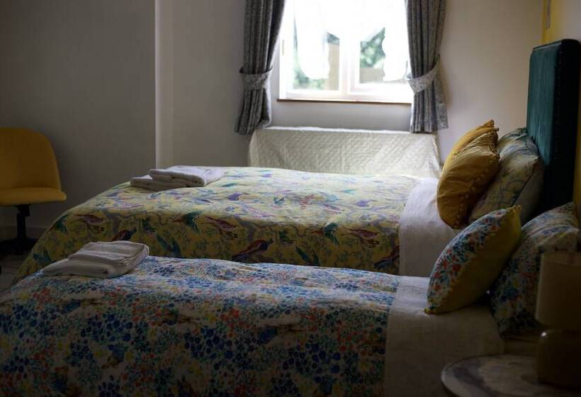 旅馆 The Evergreen Inn