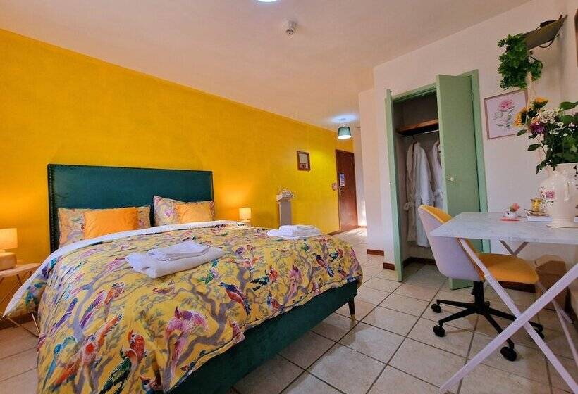 旅馆 The Evergreen Inn