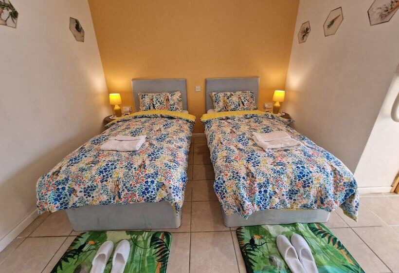 旅馆 The Evergreen Inn