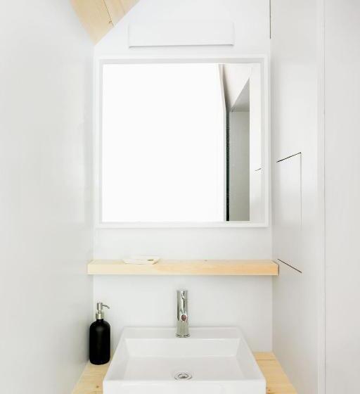 מלון כמוסות Gather Greene