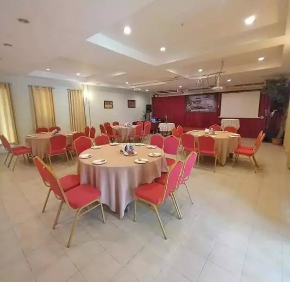 Hotelli Dusita Parkview Resort @ Khua Suan Pla