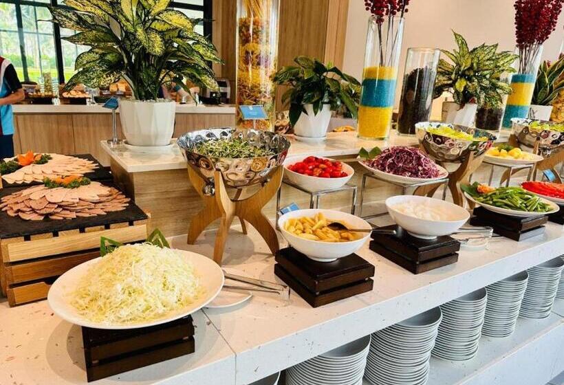 فندق Arena Cam Ranh Resort