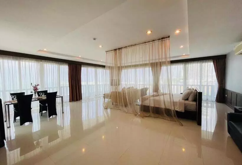 Hotelli The Sand Beach Pattaya