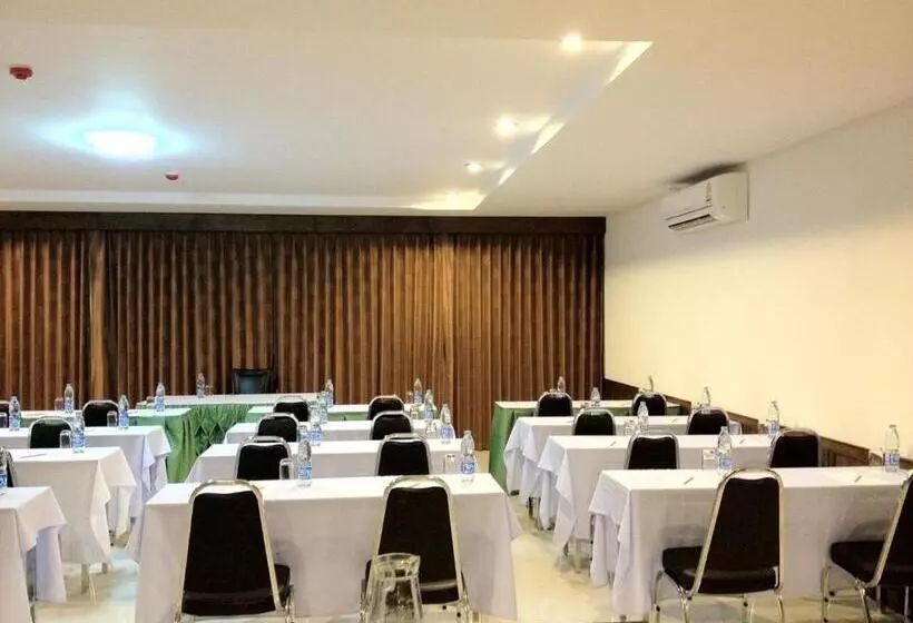 Hotelli The Sand Beach Pattaya