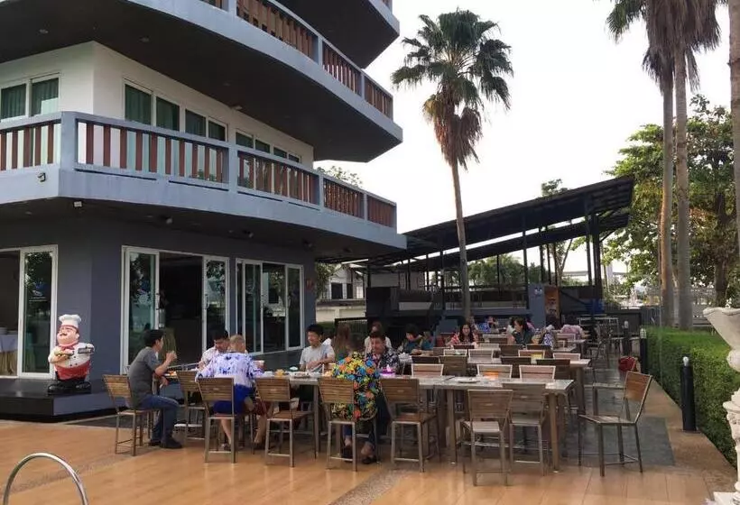 Hotelli The Sand Beach Pattaya