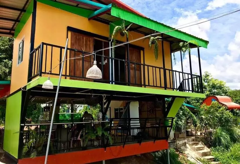 Majatalo Chompunud House589 ชมพูนุชเฮ้าส์589