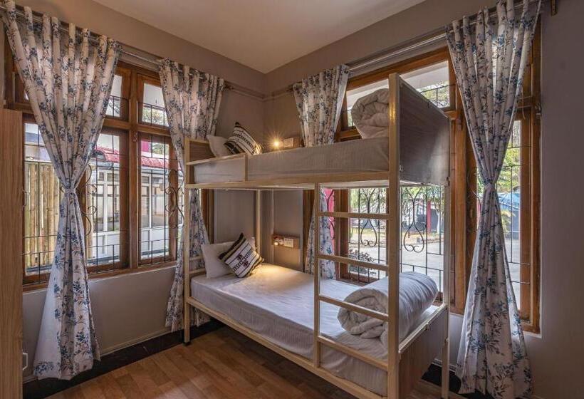 호스텔 Zostel Shillong