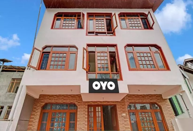 ホテル Oyo Flagship 81121 Farhad