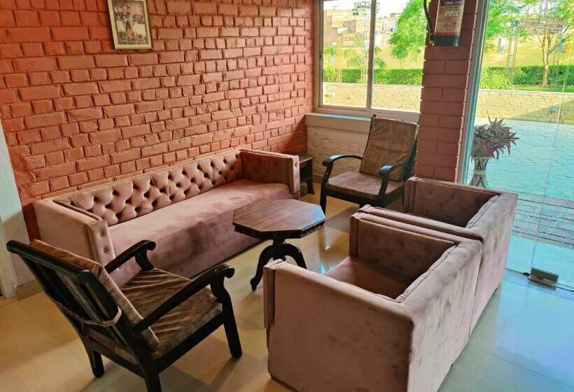 پانسیون Brick Field