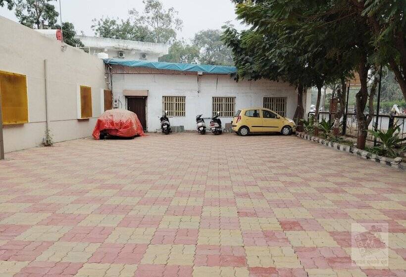 6 Cr Hotel Natraj Aurangabad